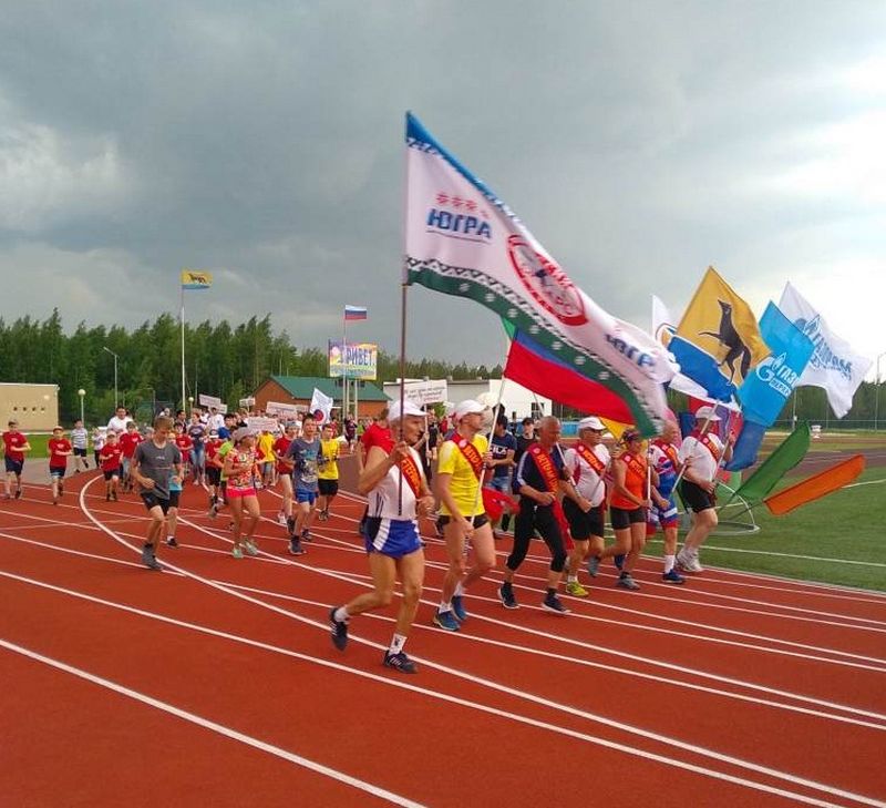 На фотографии изображено начало Всероссийского легкоатлетического пробега «Россия территория без наркотиков»