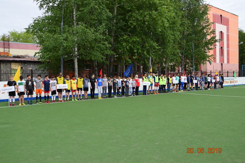 На фотографии изображено построение участников первого (муниципального) этапа Всероссийского фестиваля детского дворового футбола.